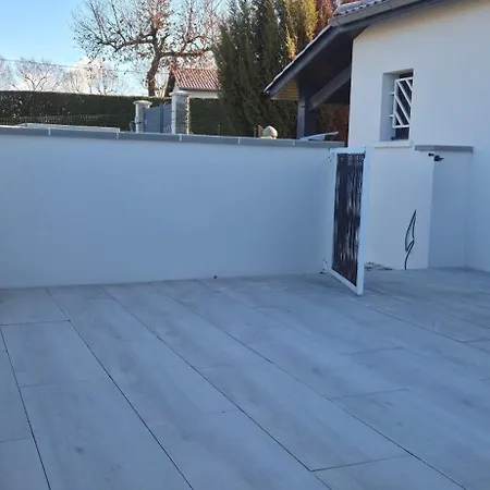 Holiday home Maisonnette Moderne Avec Terrasse 10 Min Cnpe